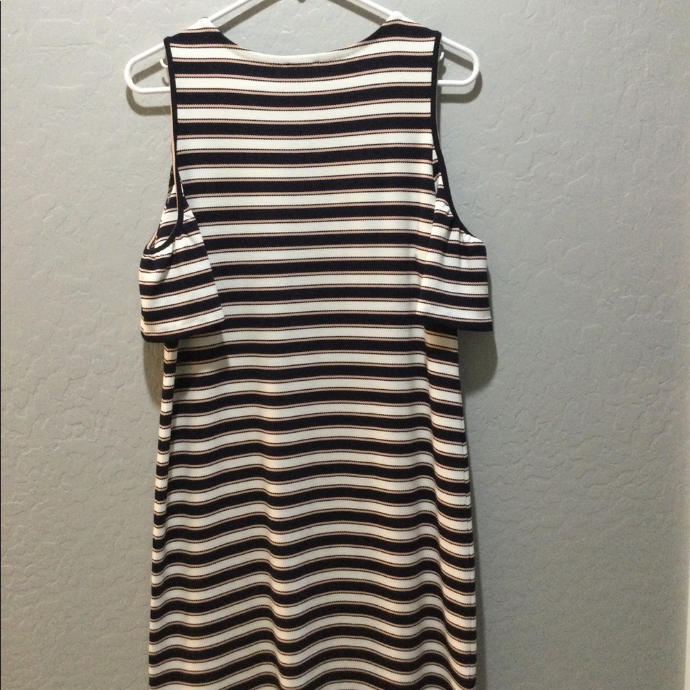 Cold Shoulder Dress - Picture 3 of 5